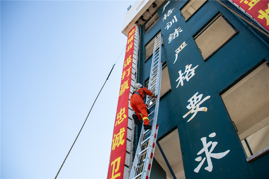 上海金山：戰高溫斗酷暑 消防三伏練兵忙